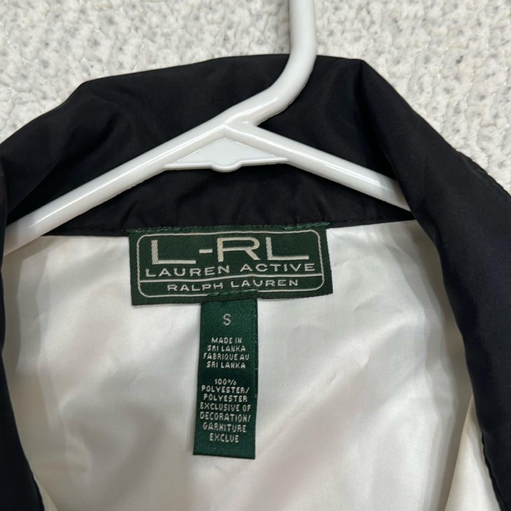 It's a nice lightweight windbreaker jacket. Look great. Special price!
